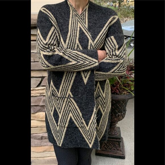 Chelsea & Theodore gray/beige zigzag cardigan, brand new, excellent condition, S - Picture 1 of 10